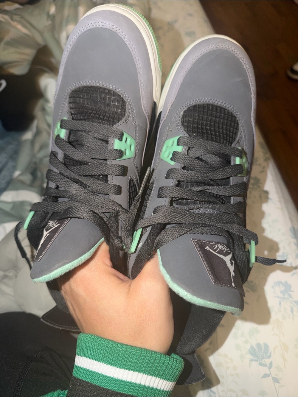 Air Jordan 4 (Green Glow) SIZE 6.5Y